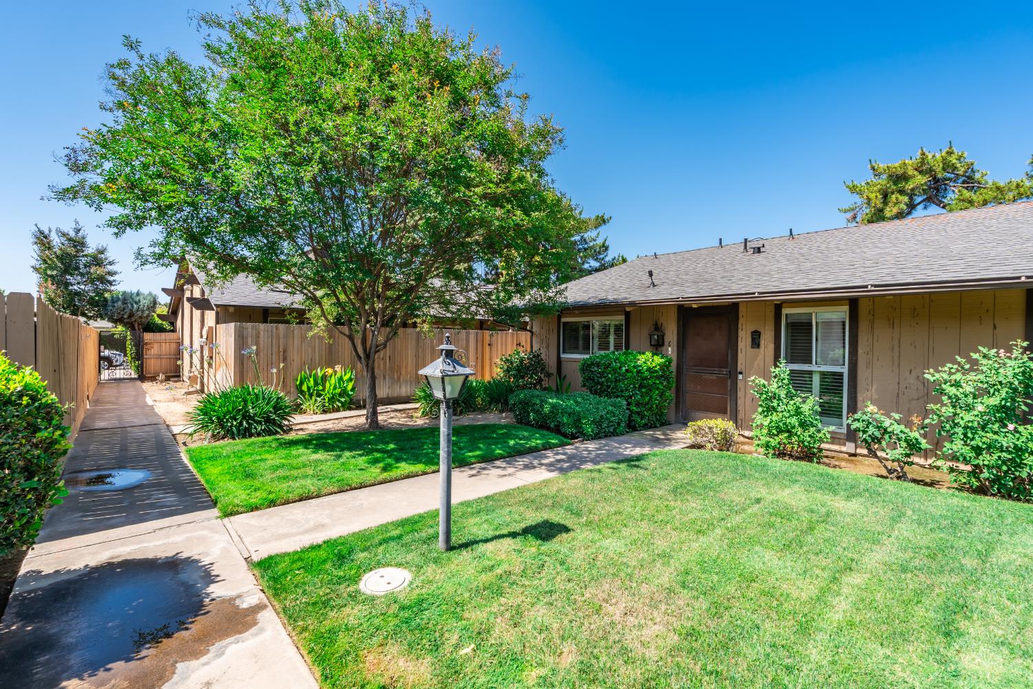 4849 N 7Th St #E, Fresno, CA 93726
