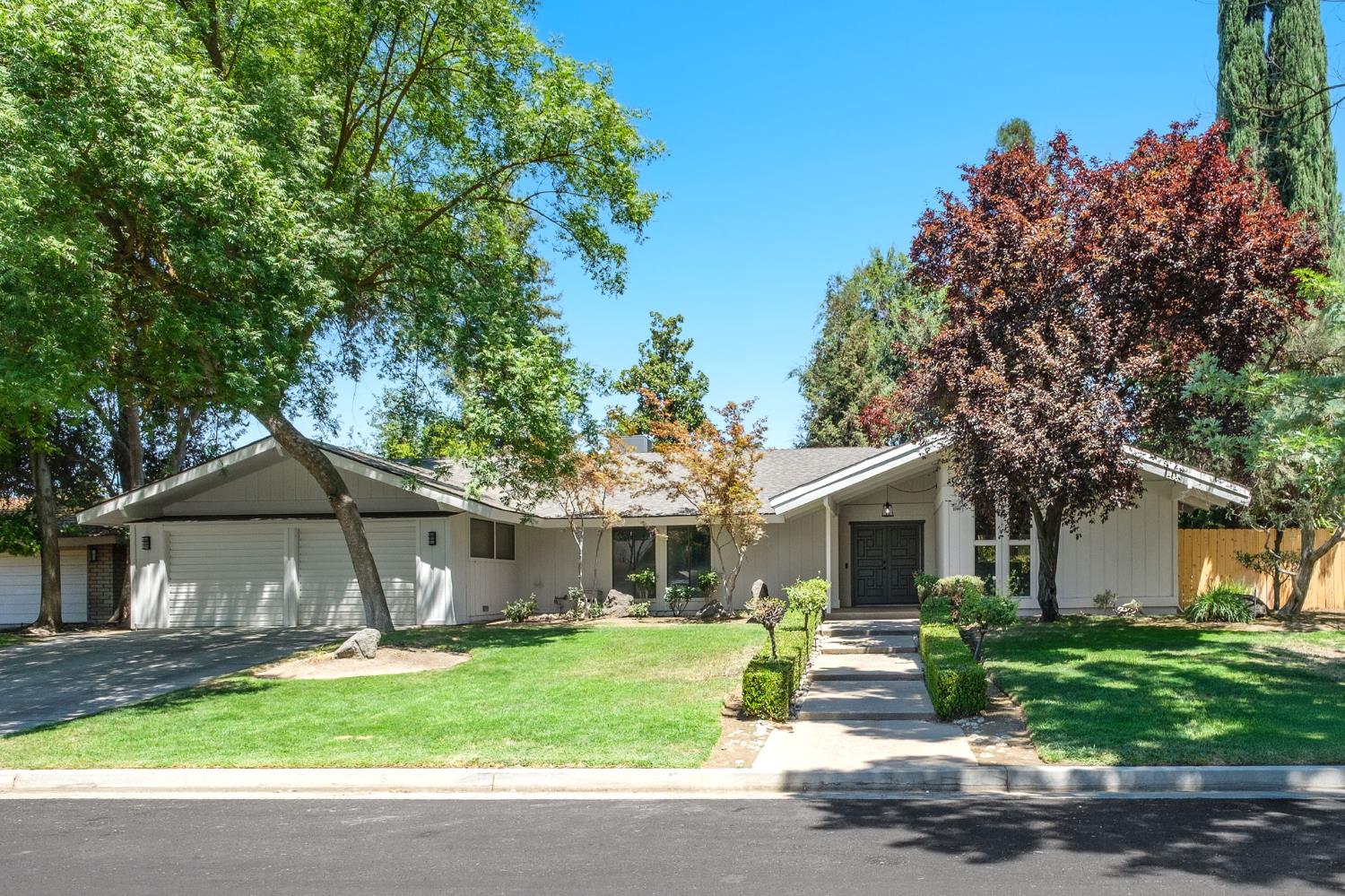 2740 W San Madele Ave, Fresno, CA 93711