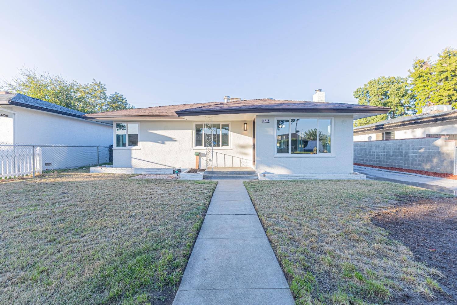 1218 W Fountain Way