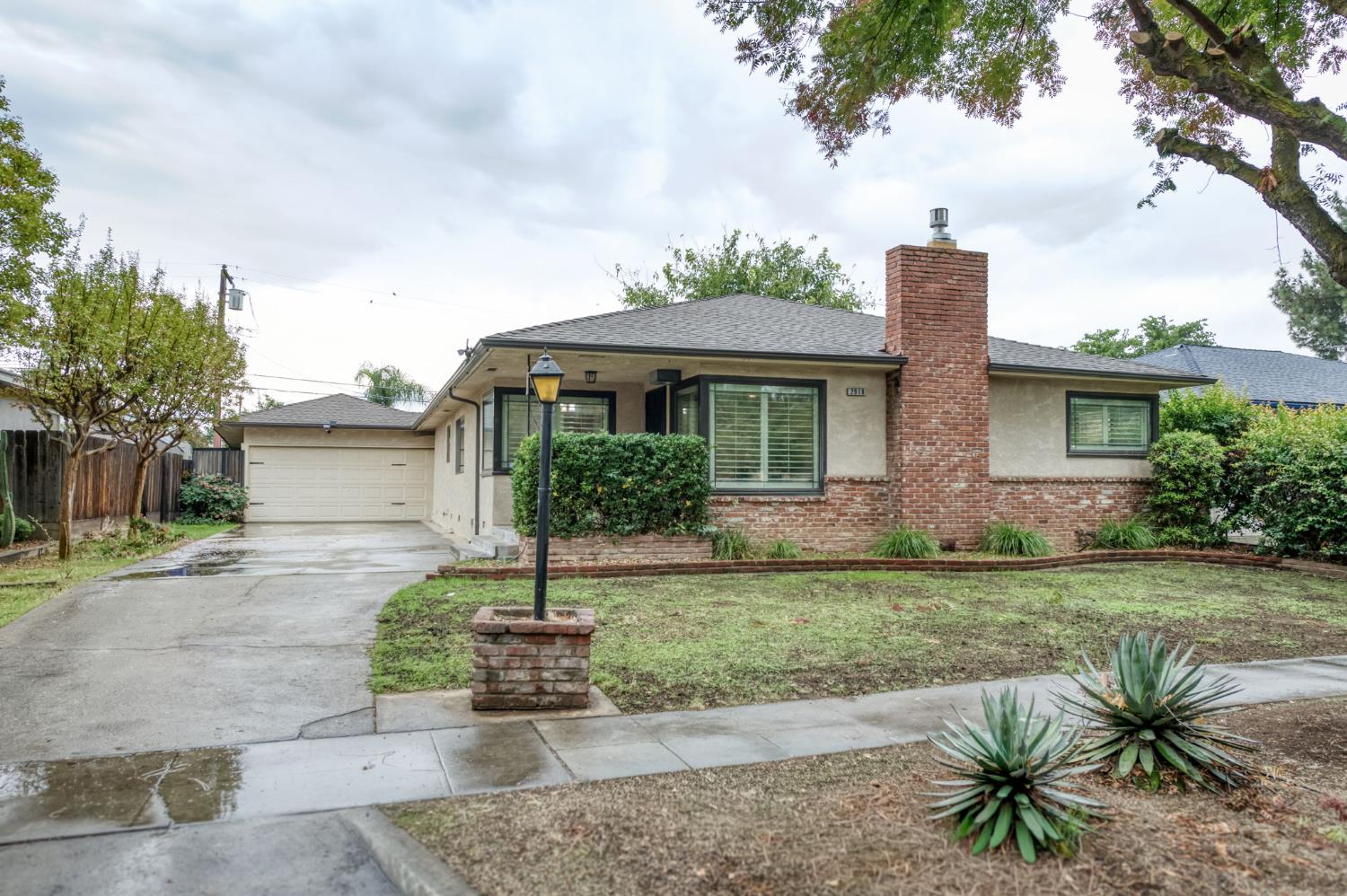 2918 E Santa Ana Ave
