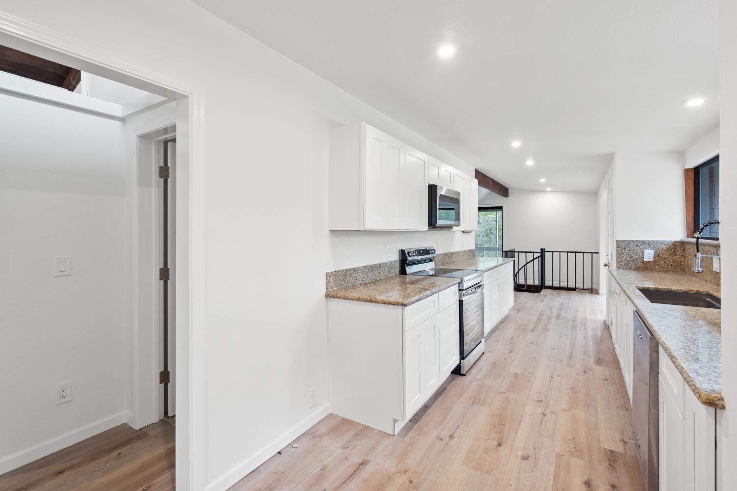 42718 Deep Forest Dr, Coarsegold, CA 93614