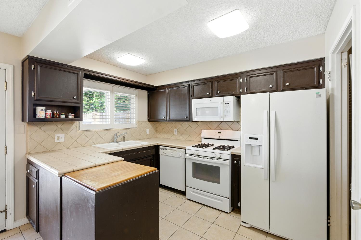 4849 N 7Th St #E, Fresno, CA 93726