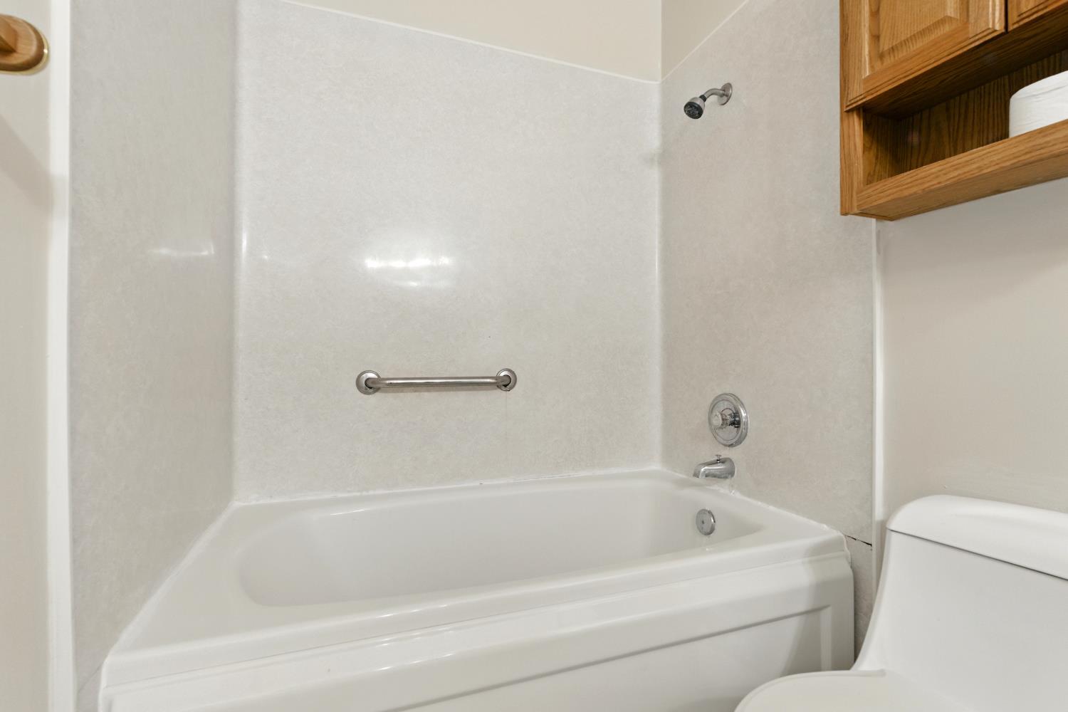 4849 N 7Th St #E, Fresno, CA 93726