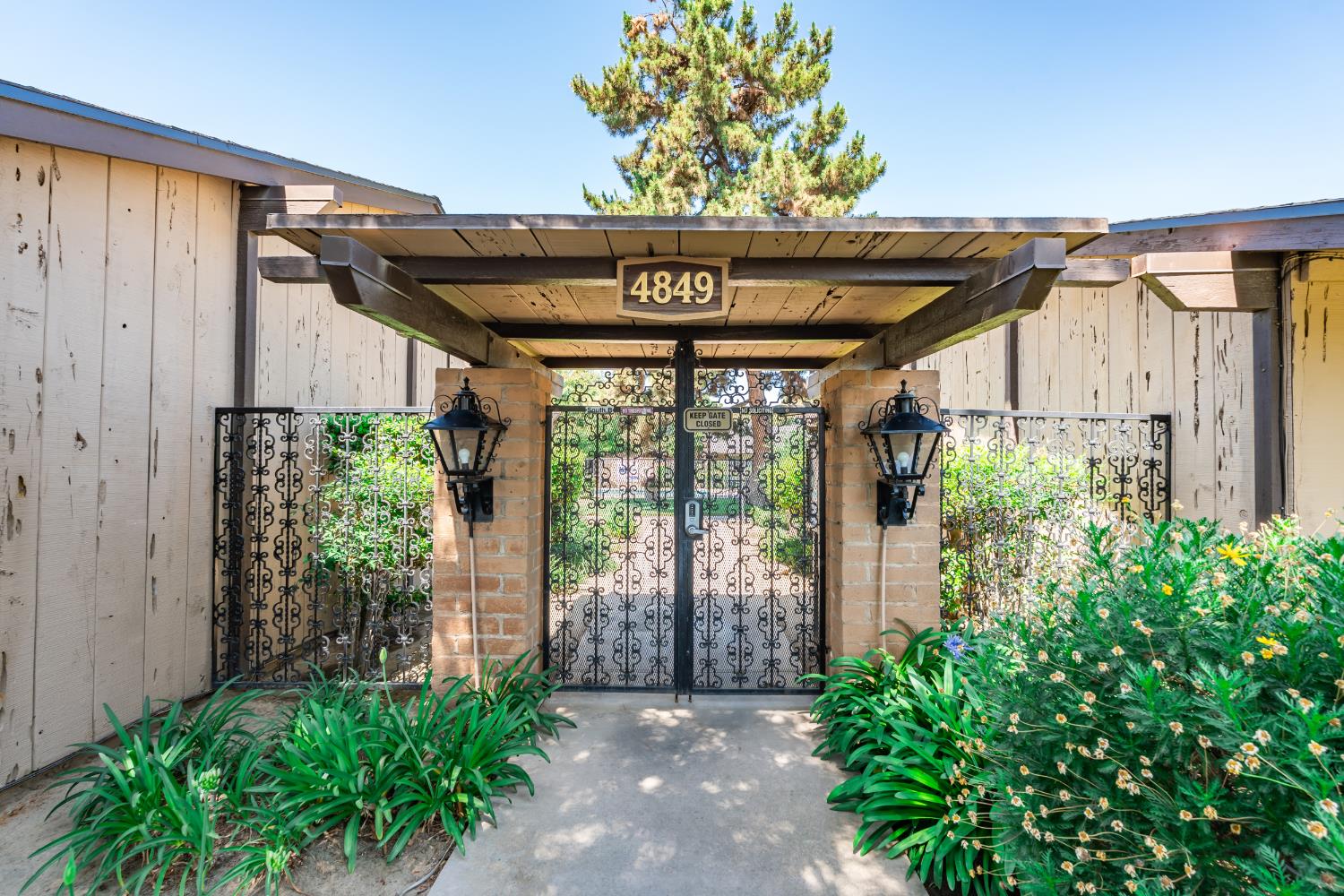 4849 N 7Th St #E, Fresno, CA 93726