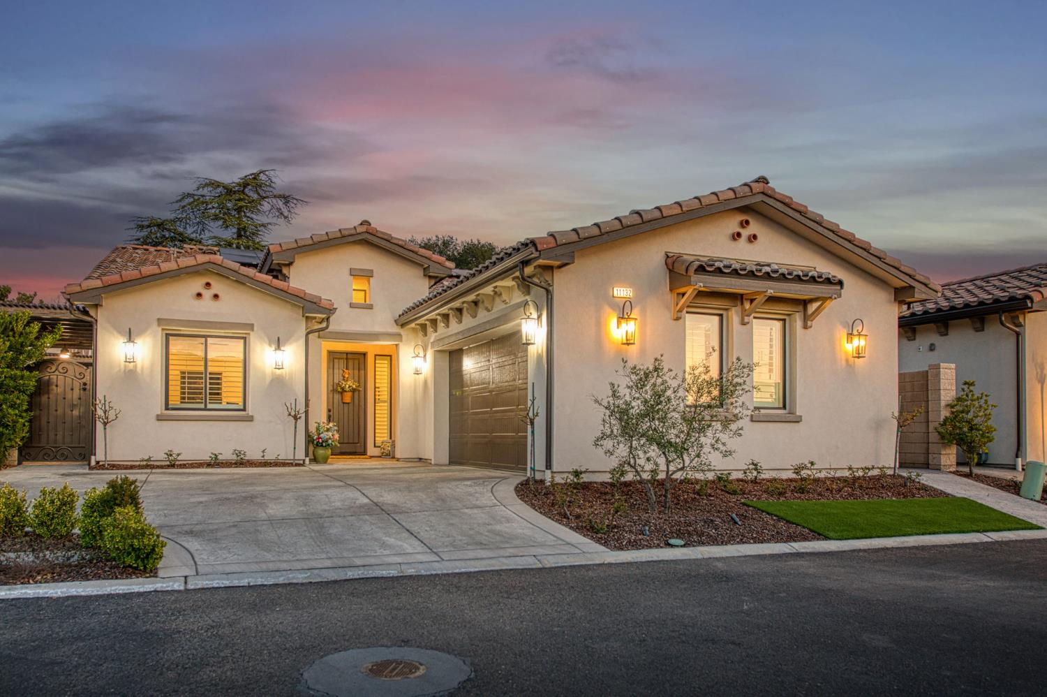 11132 N El Encanto Ln