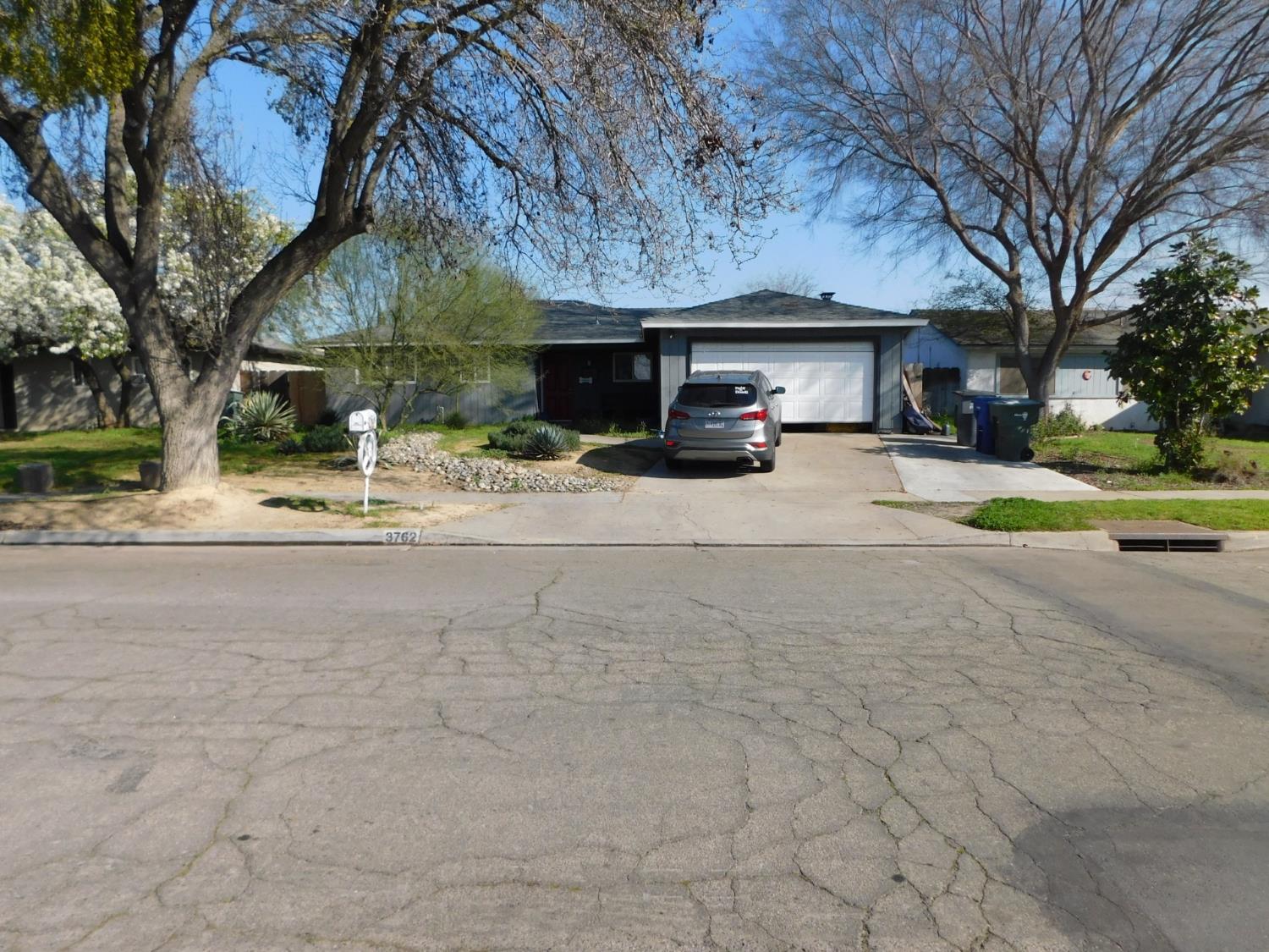 3762 N Claremont Ave N