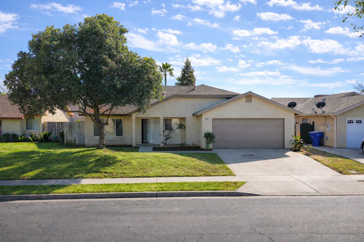 5691 W Santa Ana Ave