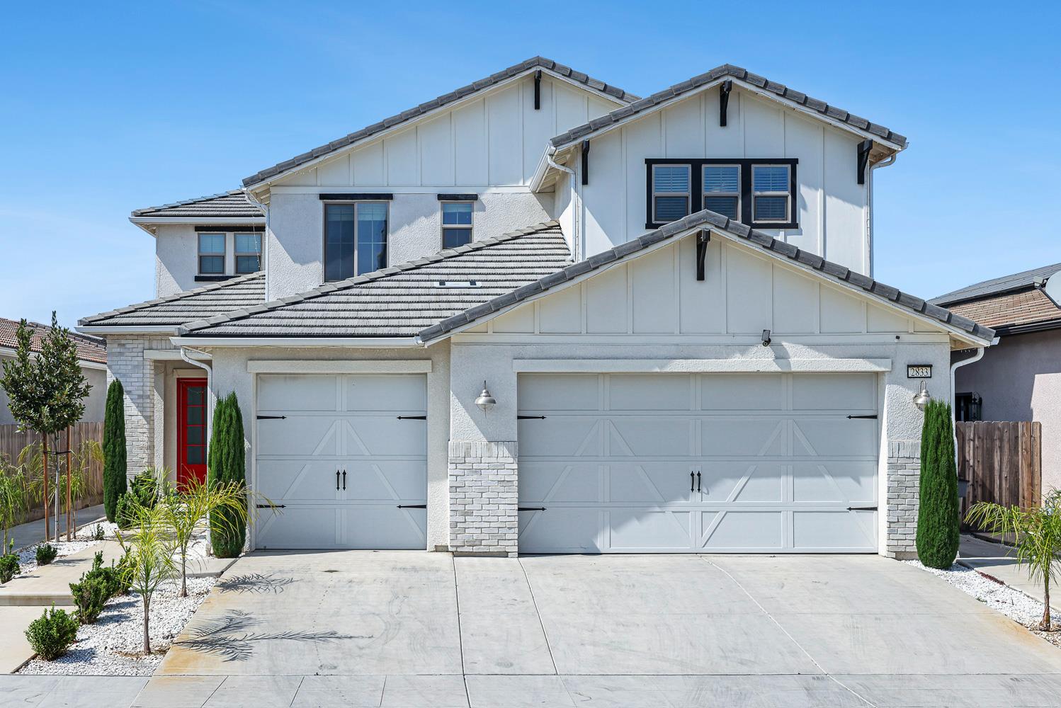 2833 N Armstrong Ave