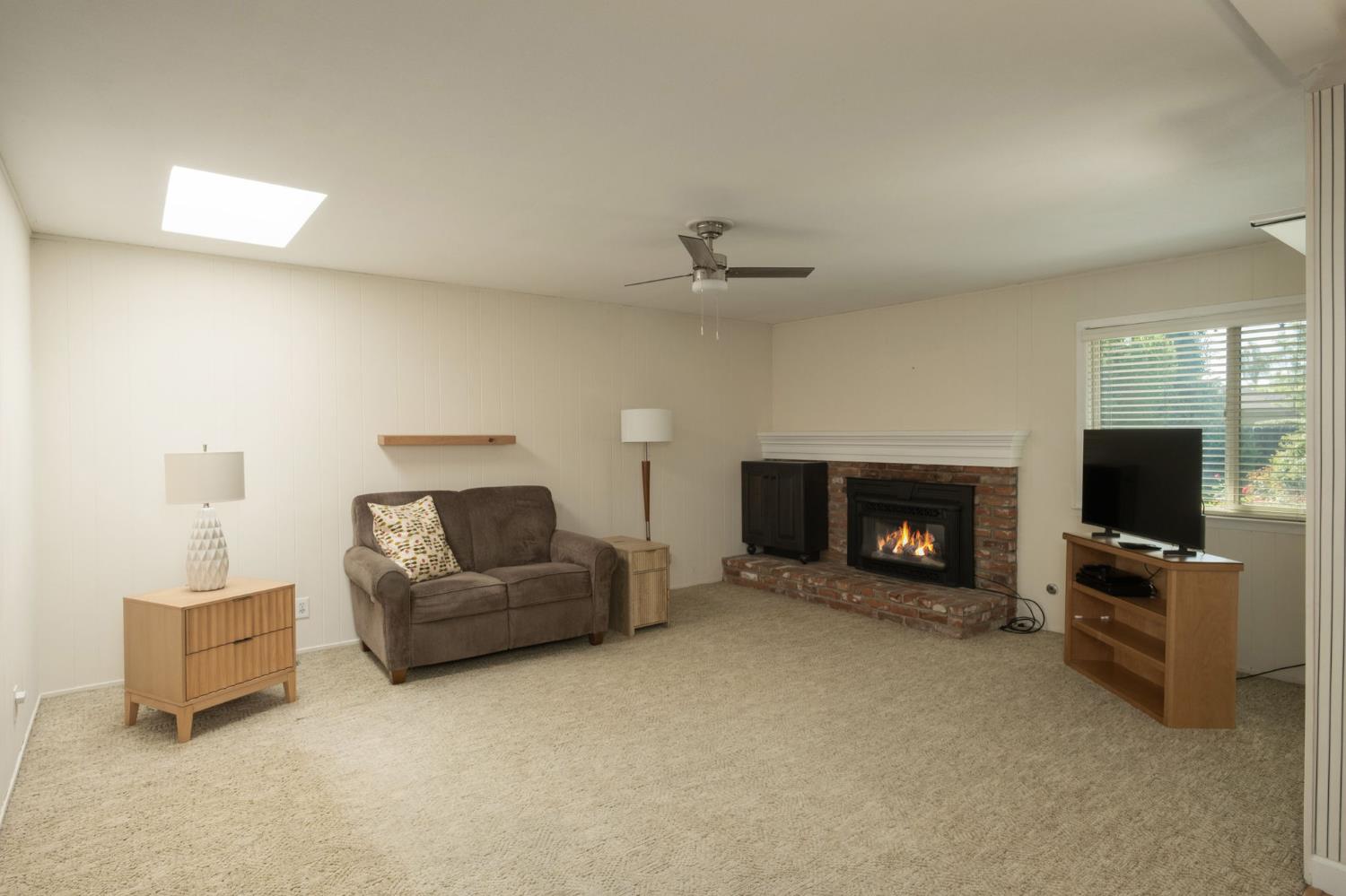 539 E Sample Ave, Fresno, CA 93710