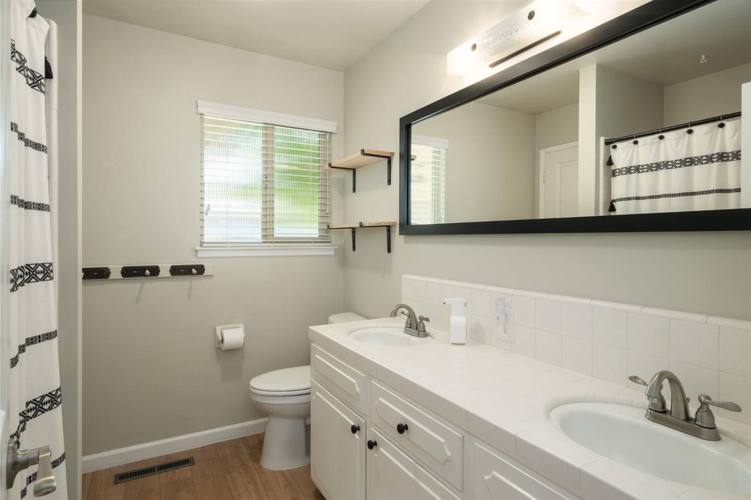 539 E Sample Ave, Fresno, CA 93710