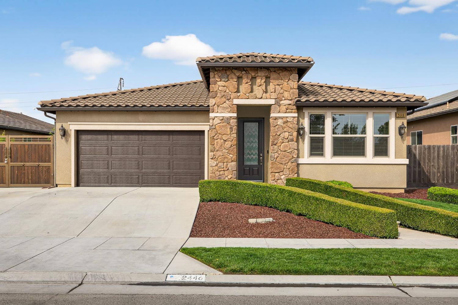 2446 S Claremont Ave