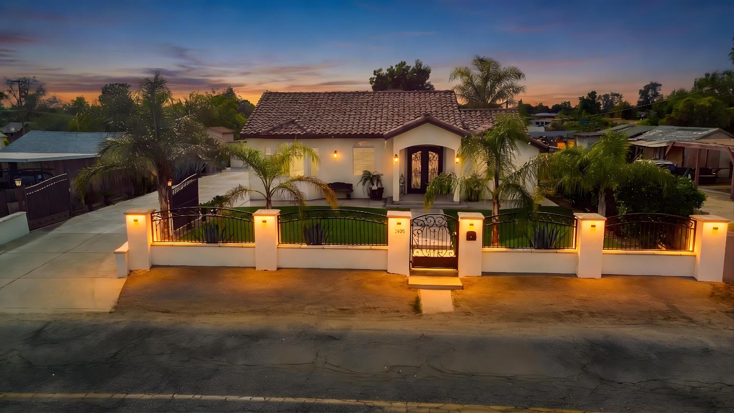 1435 N Valentine Ave