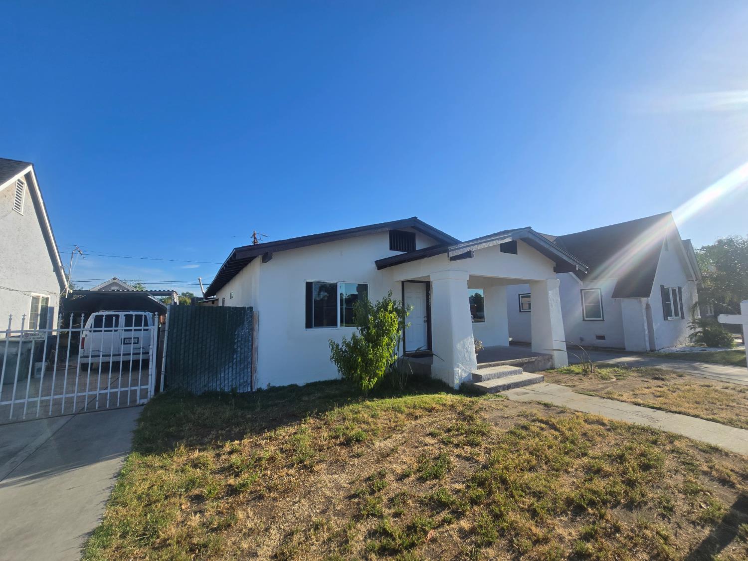 4685 E tulare