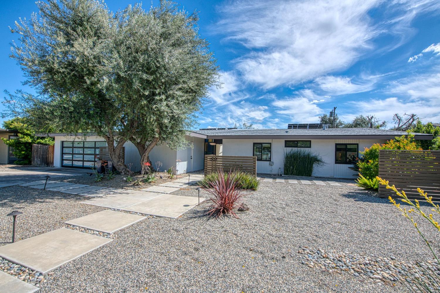 1527 W San Ramon Ave