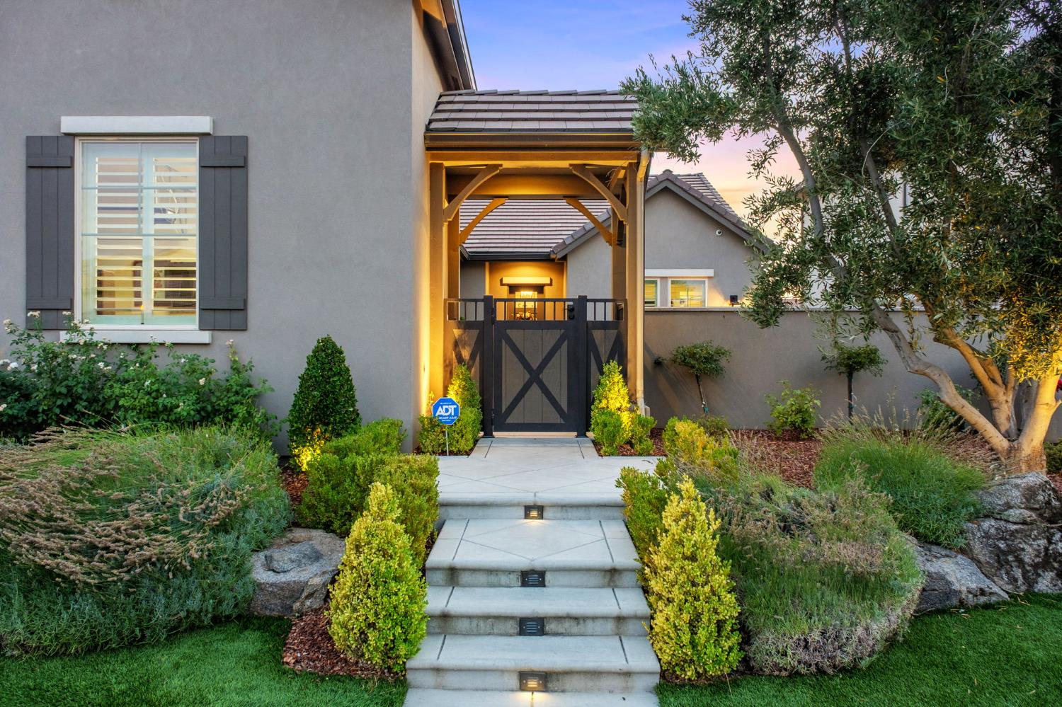 11865 N Ridgeway Dr, Fresno, CA 93730