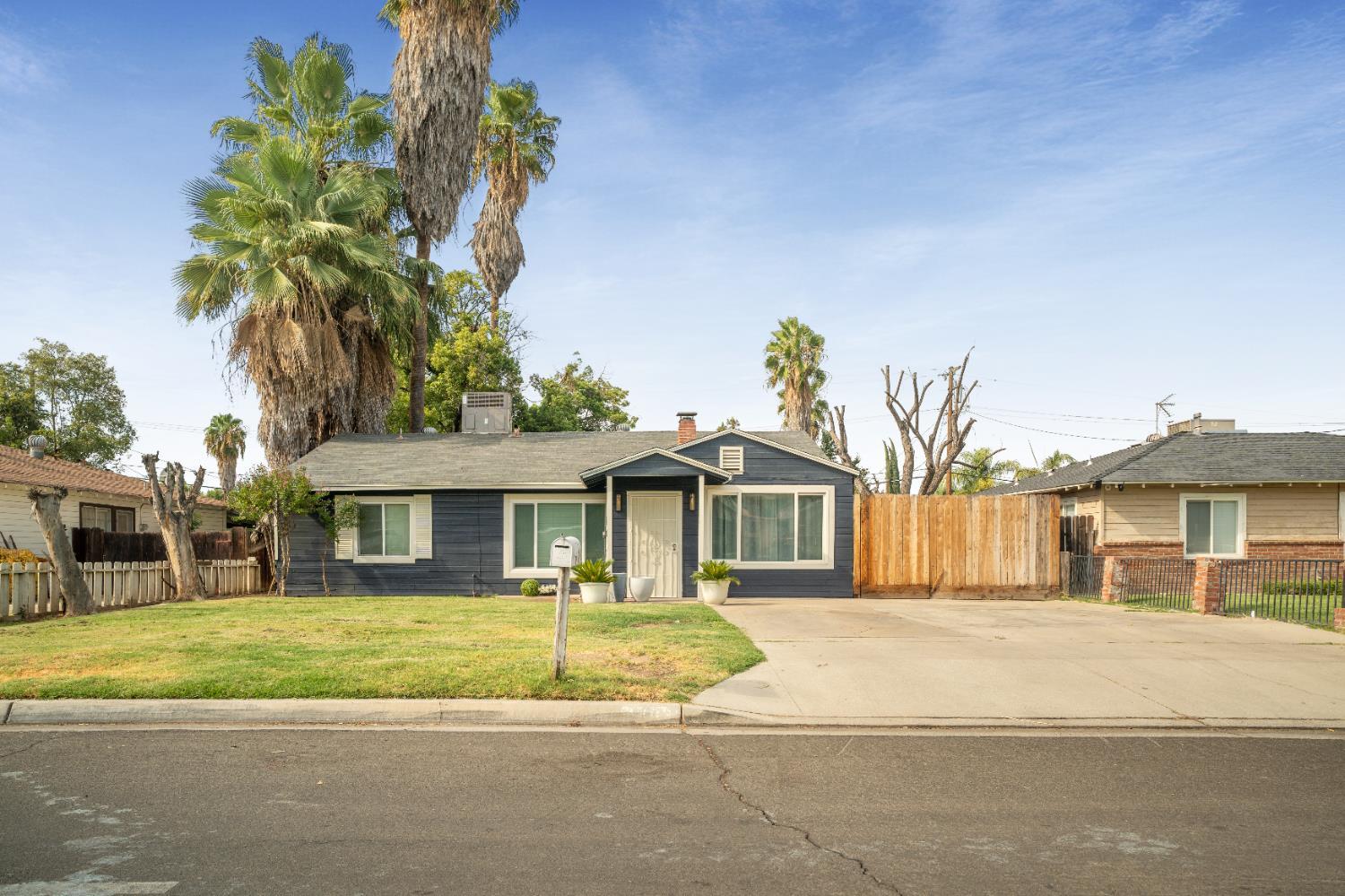 1403 E Griffith Way