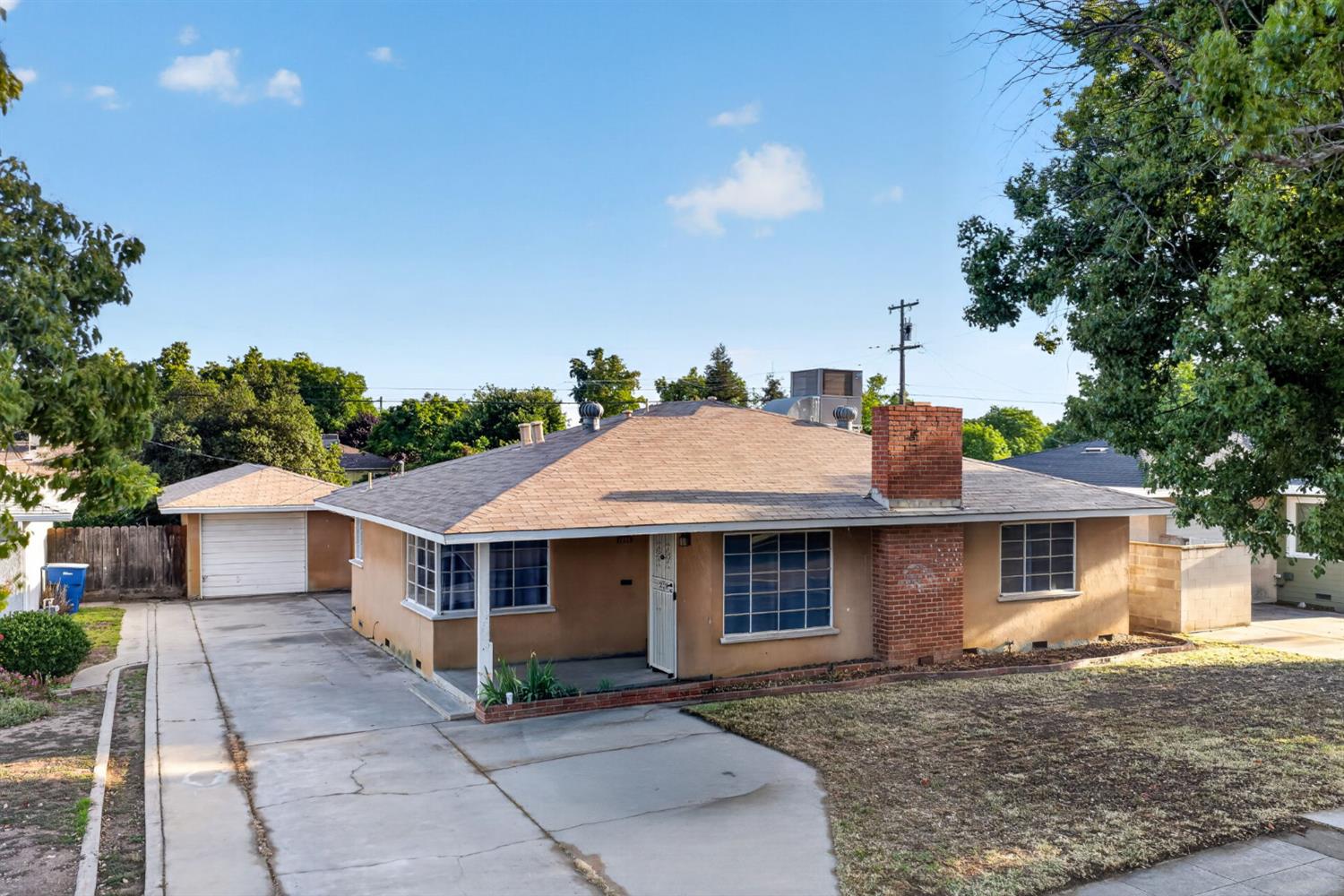 1025 W Fedora Ave