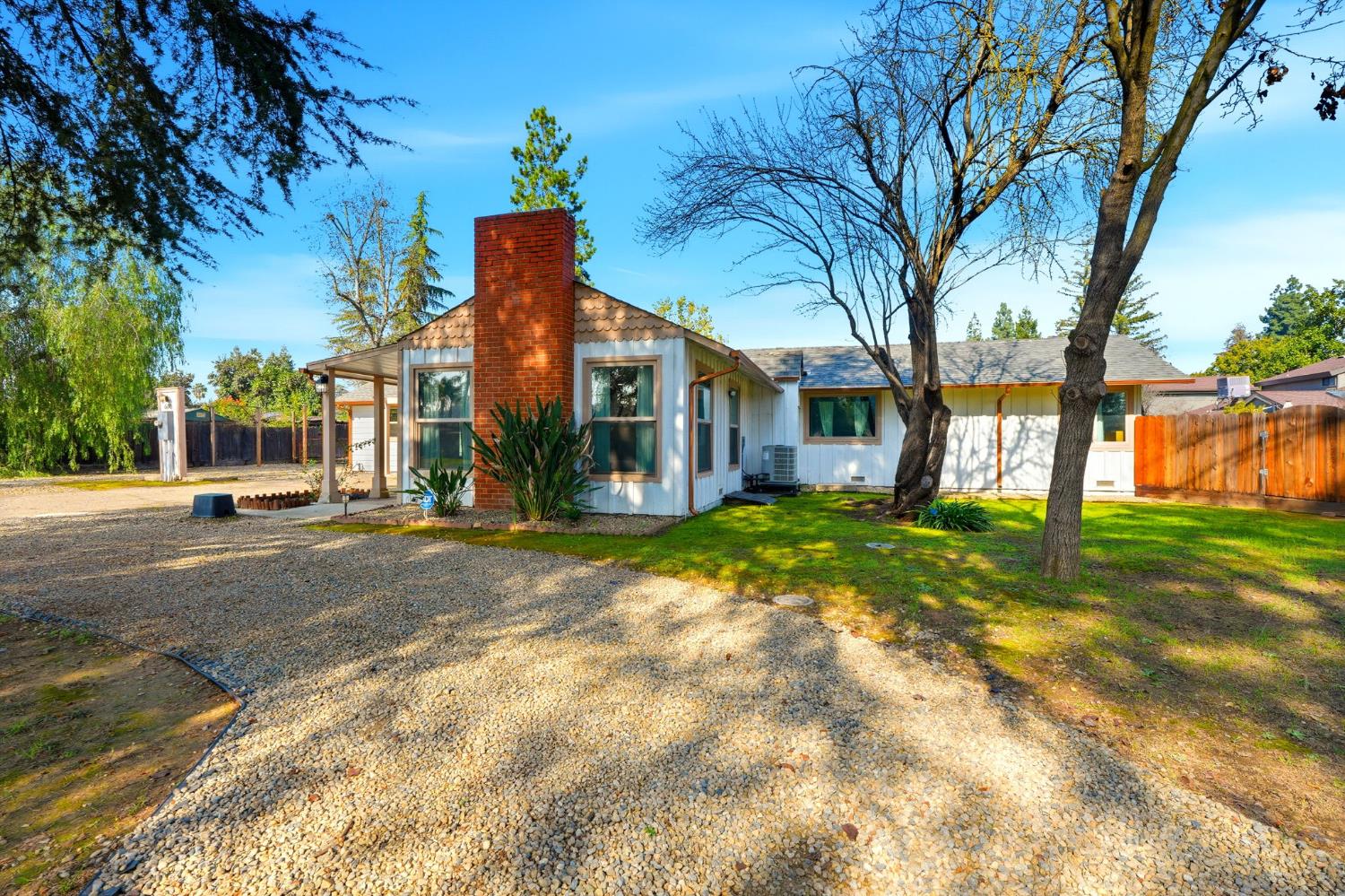 610 W Barstow