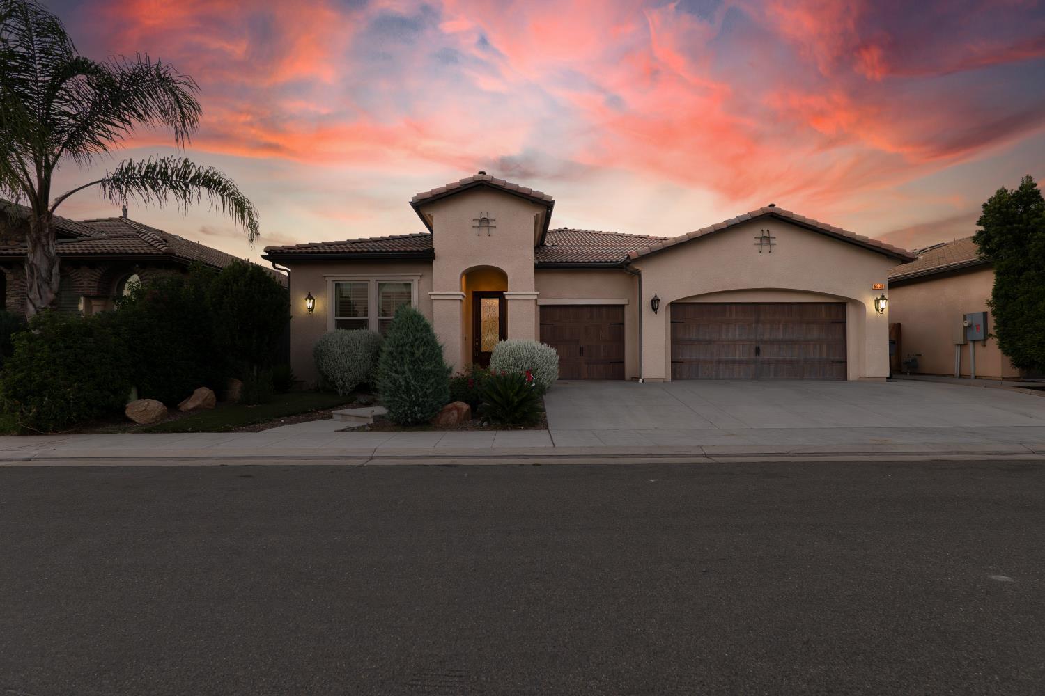 6638 W Kadota Ave