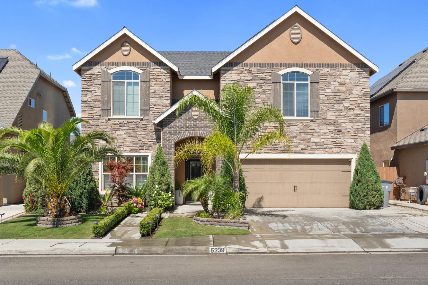 5239 N Bonta Ave