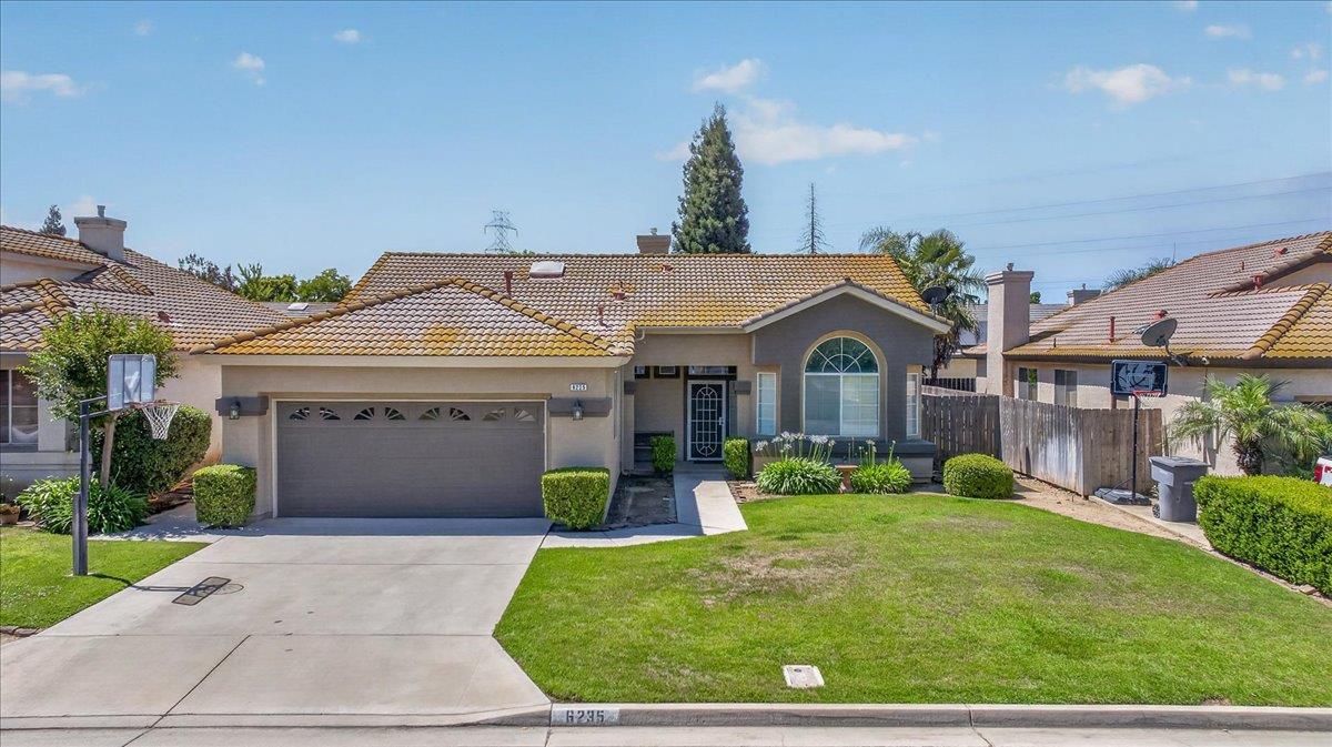 6235 W Chennault Ave