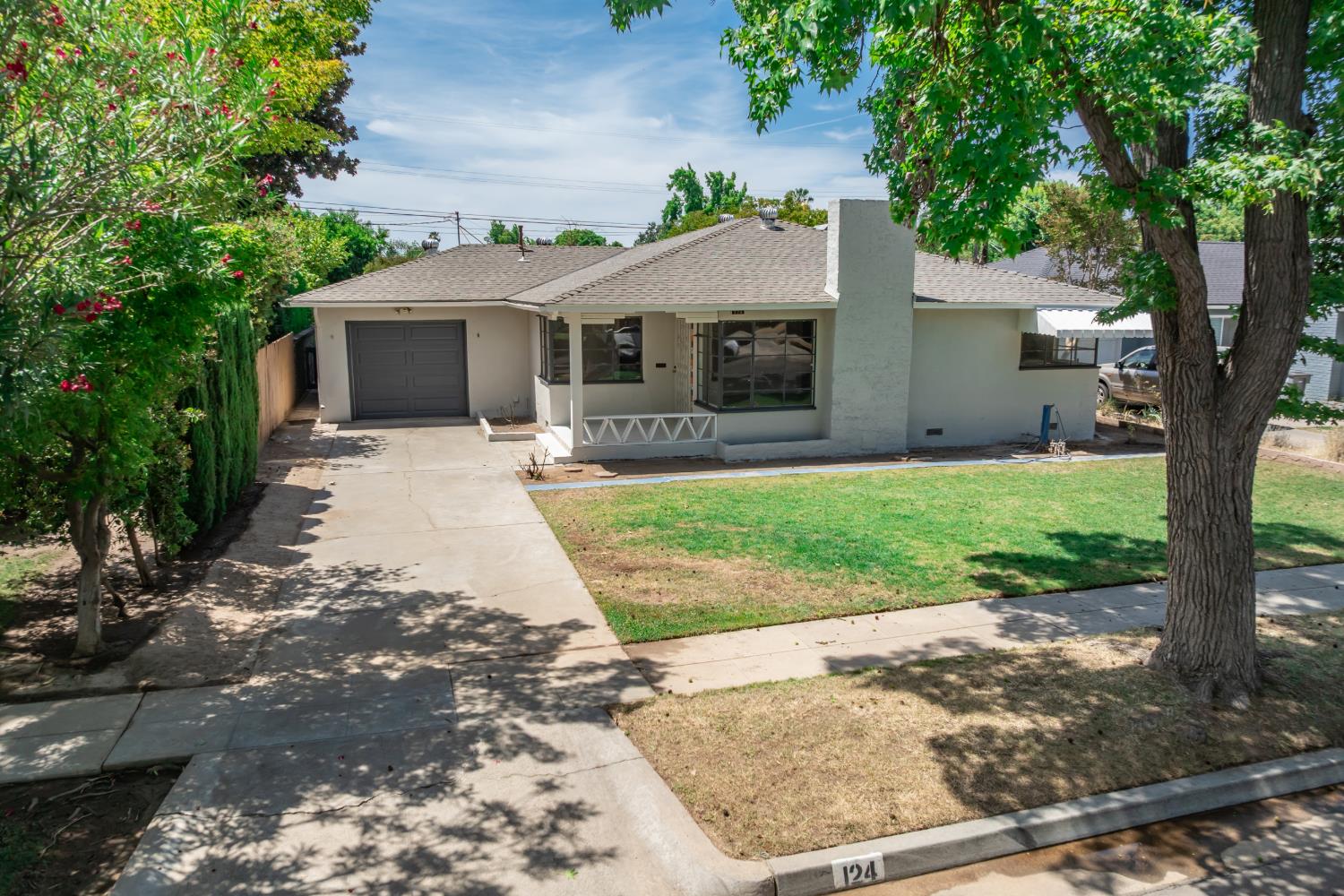 124 E Robinson Ave, Fresno, CA 93704