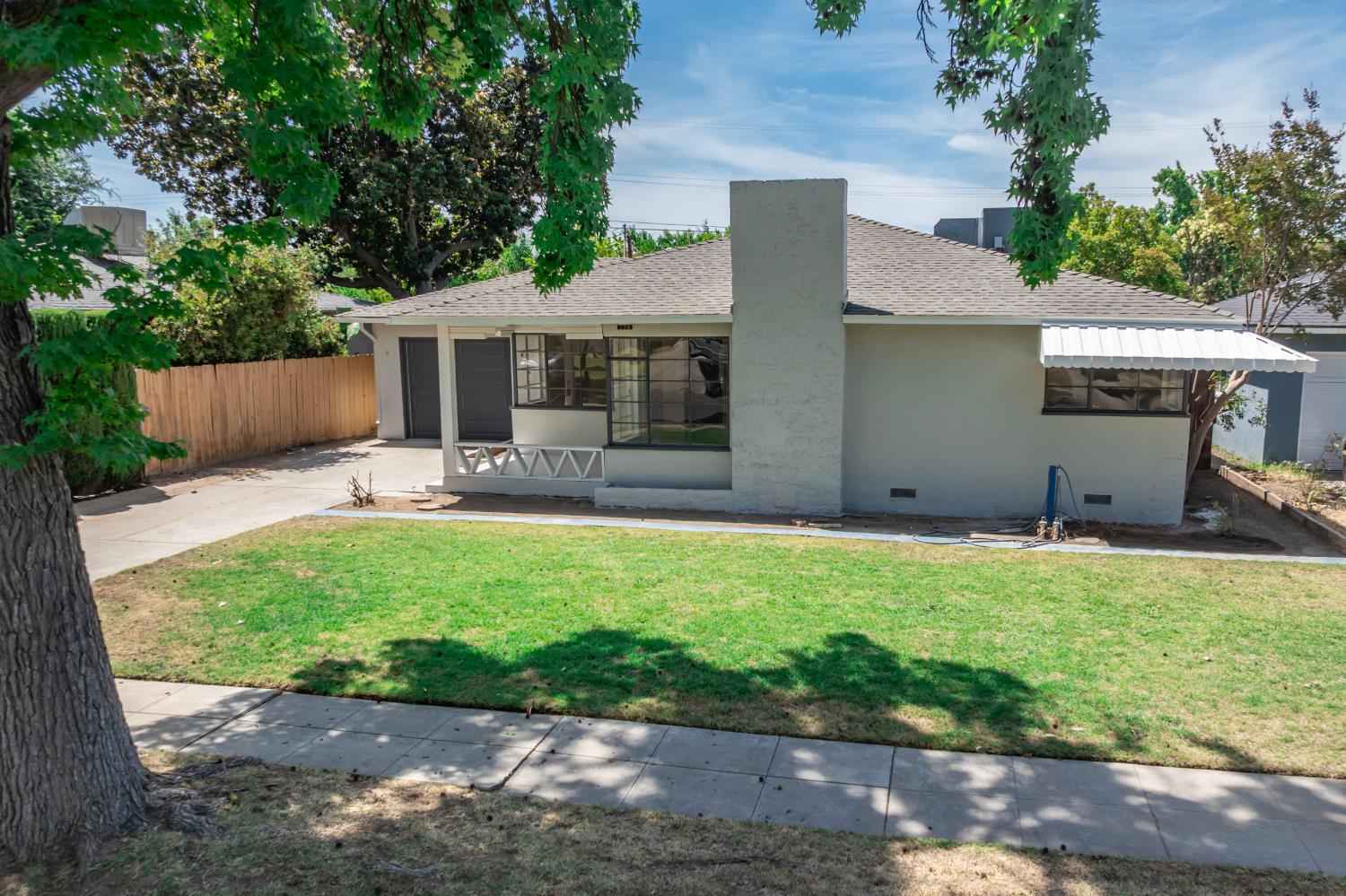 124 E Robinson Ave, Fresno, CA 93704