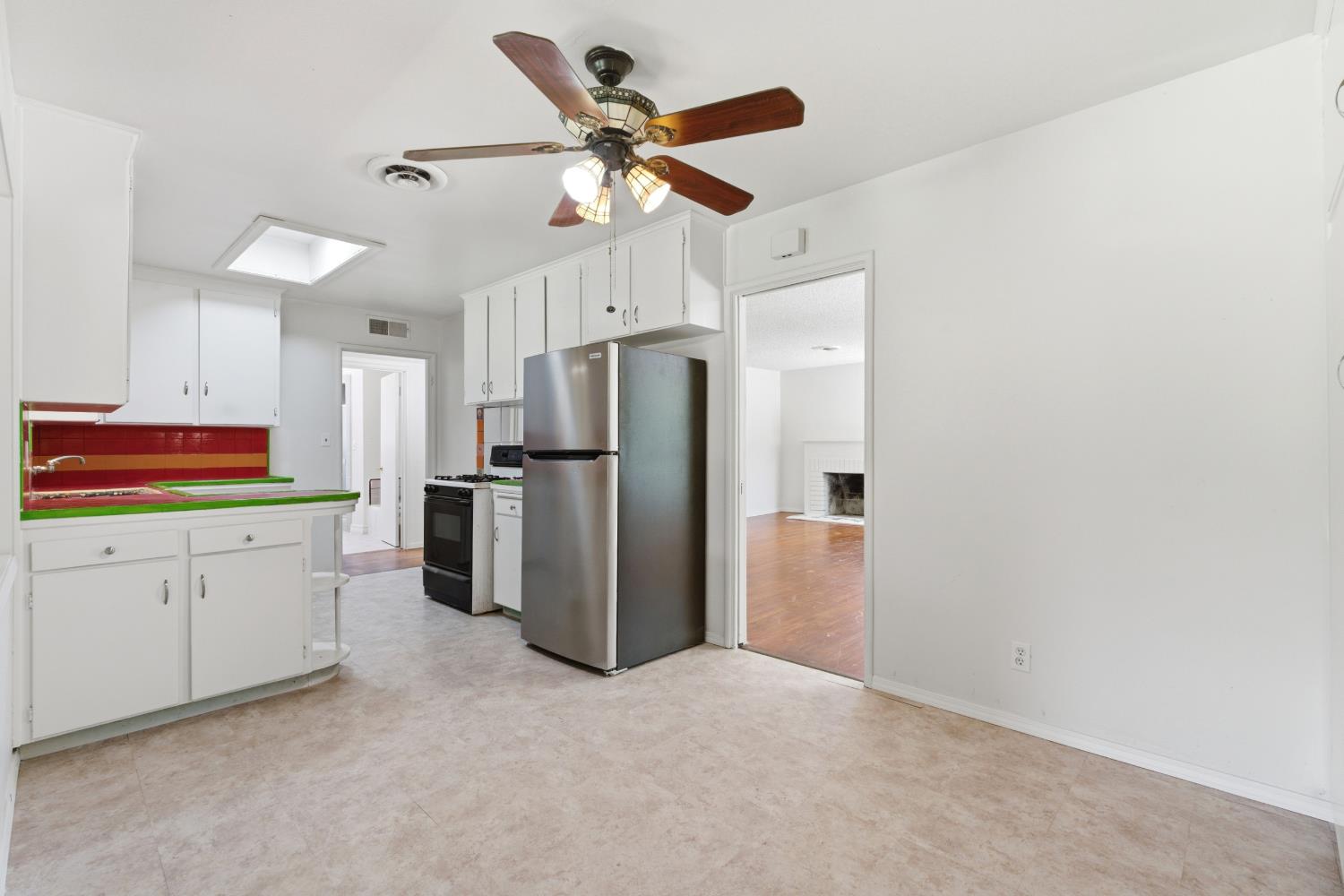 124 E Robinson Ave, Fresno, CA 93704
