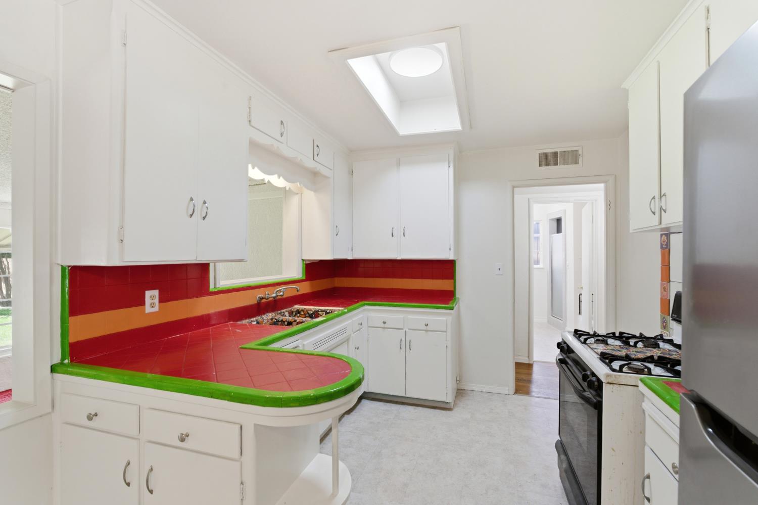 124 E Robinson Ave, Fresno, CA 93704