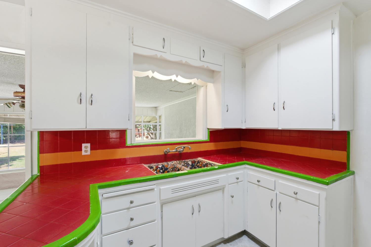 124 E Robinson Ave, Fresno, CA 93704