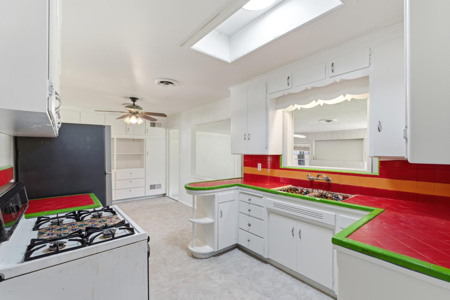 124 E Robinson Ave, Fresno, CA 93704