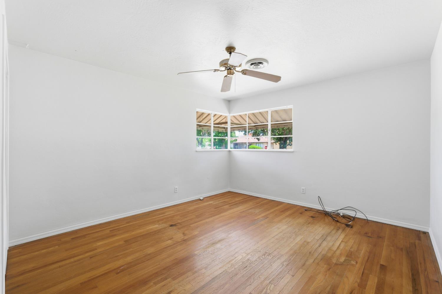 124 E Robinson Ave, Fresno, CA 93704