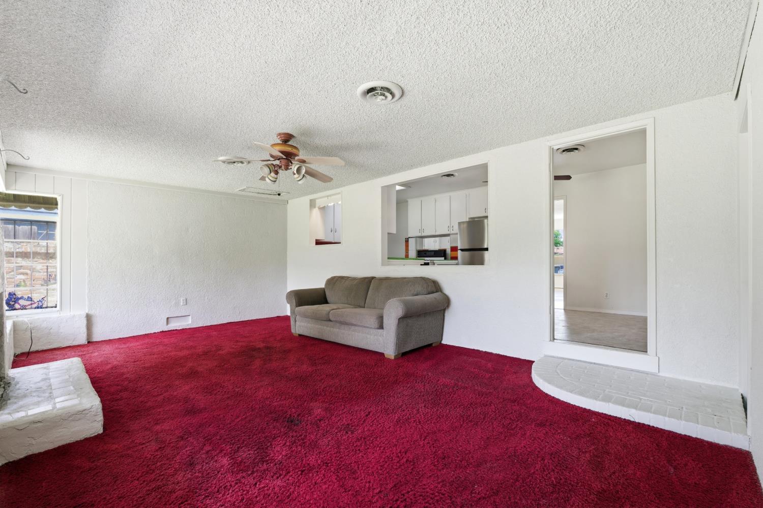 124 E Robinson Ave, Fresno, CA 93704