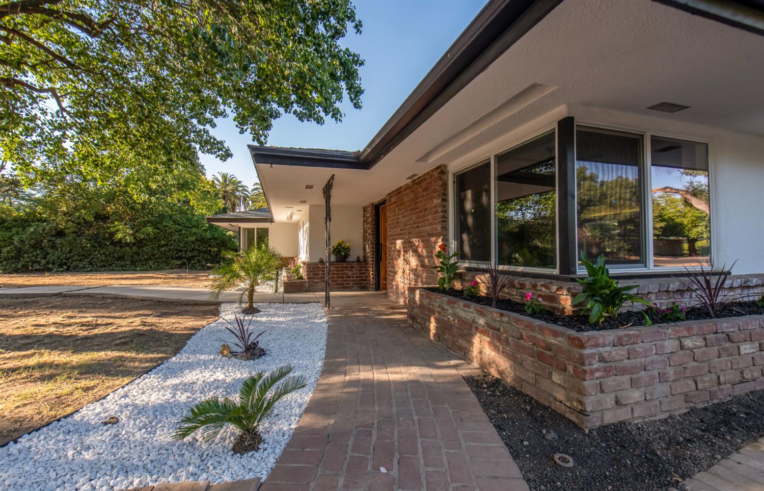 609 E Hampton