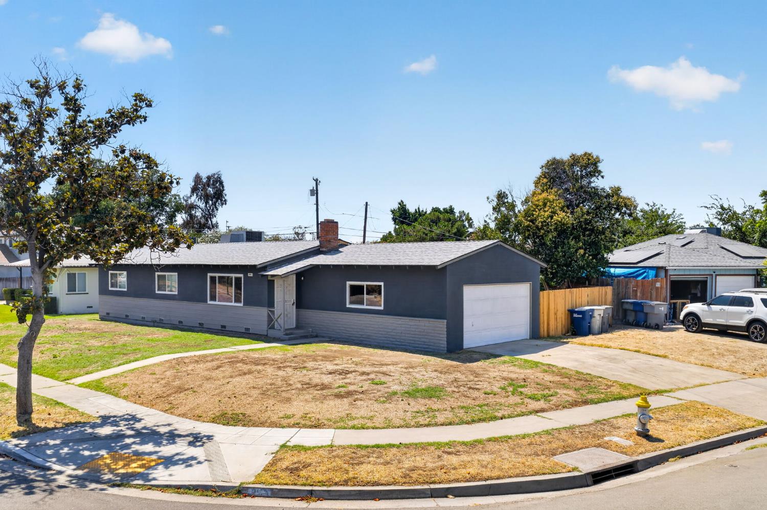 1014 W Marilyn Way