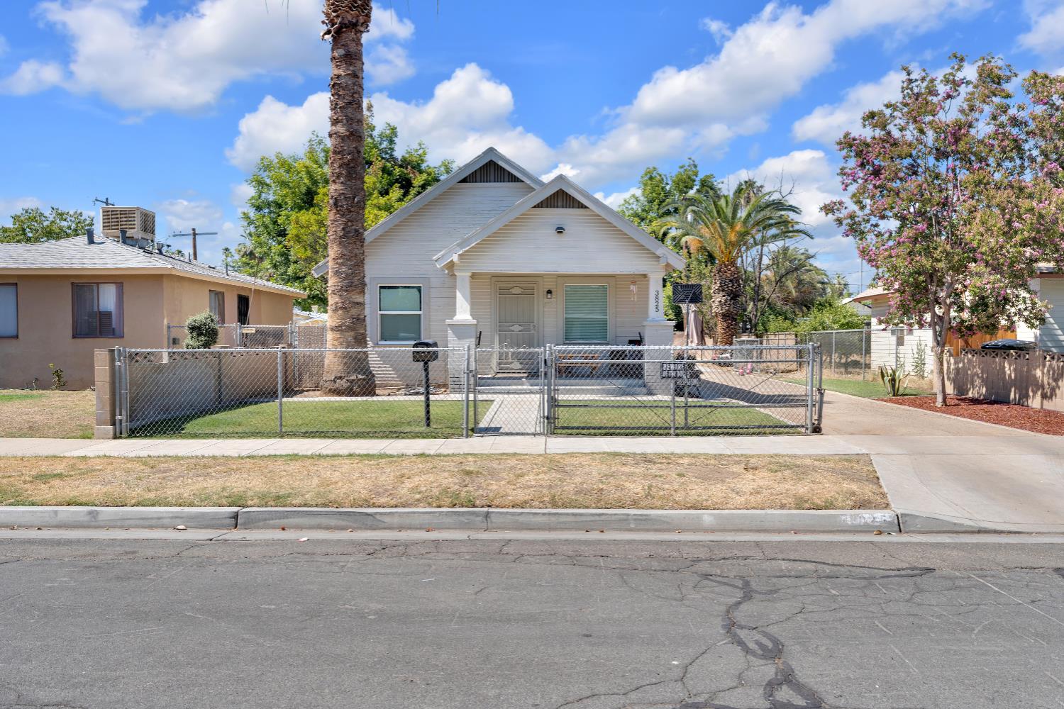 3825 E Mono St