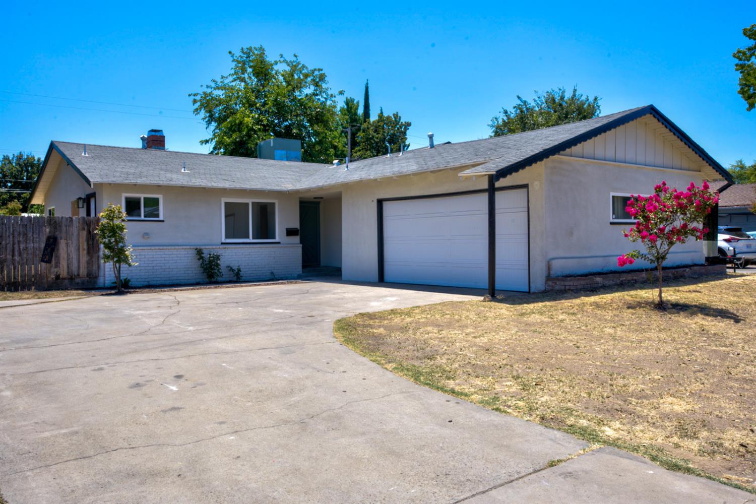 2808 E Dakota Ave